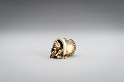 Lot 1496 - AN IVORY NETSUKE OF BENKEI AND THE BELL OF MIIDERA