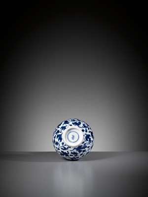 Lot 108 - A BLUE AND WHITE DOUBLE GOURD VASE, KANGXI PERIOD