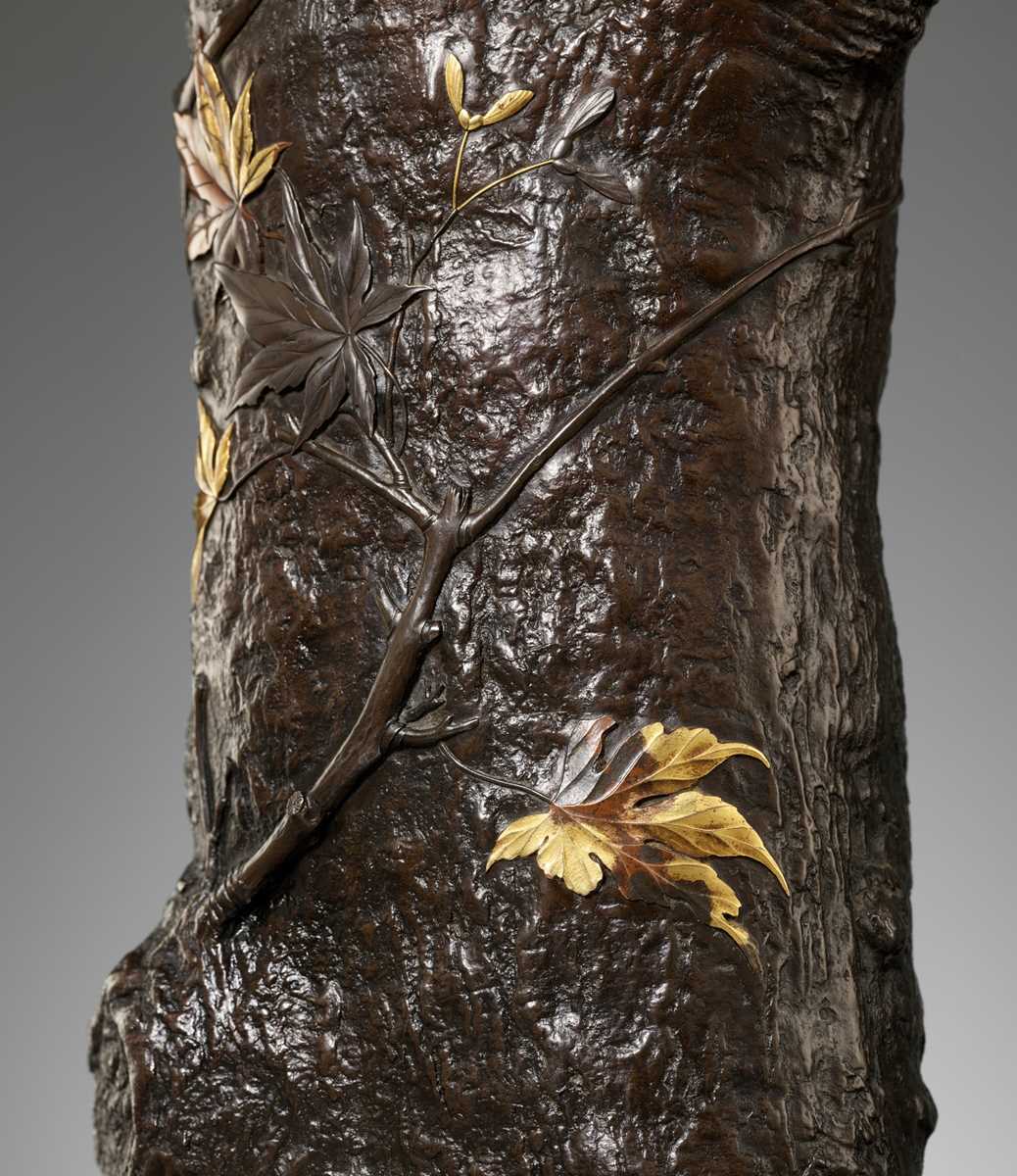 Lot 70 - A MASTERFUL PARCEL-GILT BRONZE VASE DEPICTING A TREE TRUNK WITH AUTUMN LEAVES