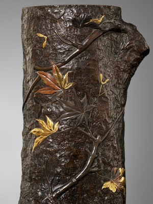 Lot 70 - A MASTERFUL PARCEL-GILT BRONZE VASE DEPICTING A TREE TRUNK WITH AUTUMN LEAVES