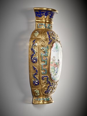 Lot 1 - A CHAMPLEVÉ AND ENAMEL WALL VASE, GUANGDONG TRIBUTE TO THE IMPERIAL COURT, QIANLONG