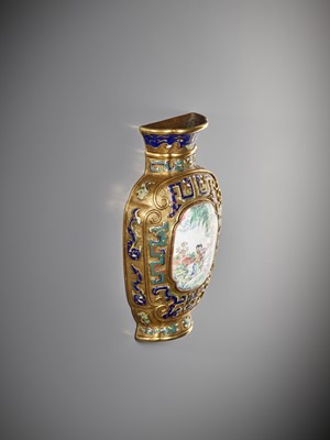 Lot 1 - A CHAMPLEVÉ AND ENAMEL WALL VASE, GUANGDONG TRIBUTE TO THE IMPERIAL COURT, QIANLONG