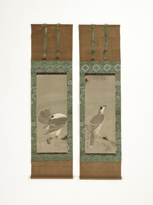 Lot 98 - BAISEN: A FINE PAIR OF KANO SCHOOL ‘FALCON’ SCROLL PAINTINGS