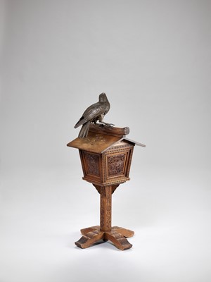 Lot 86 - AN UNUSUAL BRONZE AND WOOD GROUP DEPICTING A HAWK ON A BIRDHOUSE