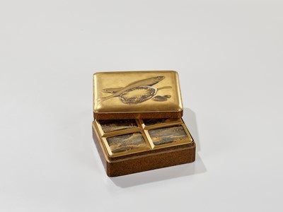 Lot 9 - A GOLD LACQUER BOX AND COVER AND FOUR KOGO (INCENSE CONTAINERS) FOR THE INCENSE MATCHING GAME