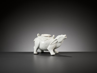 Lot 411 - A DEHUA ‘RABBIT’ WATERDROPPER AND COVER, EARLY QING DYNASTY