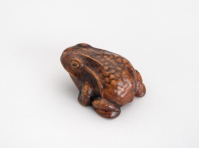 Lot 1467 - A BOXWOOD NETSUKE OF A FROG