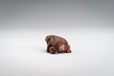 Lot 1467 - A BOXWOOD NETSUKE OF A FROG