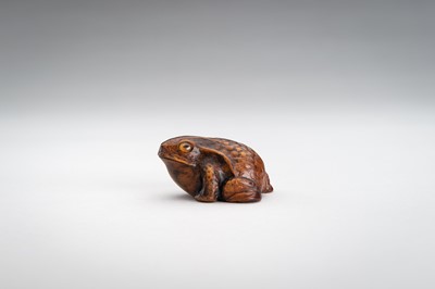 Lot 1467 - A BOXWOOD NETSUKE OF A FROG