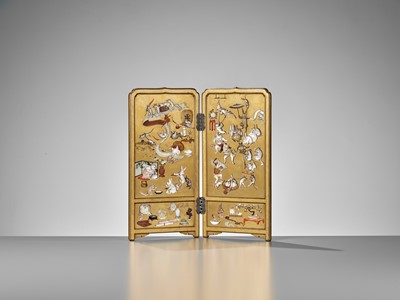 Lot 33 - A RARE AND SUPERB SHIBAYAMA-STYLE INLAID GOLD LACQUER TABLE SCREEN WITH KYOSAI’S ANIMAL CIRCUS