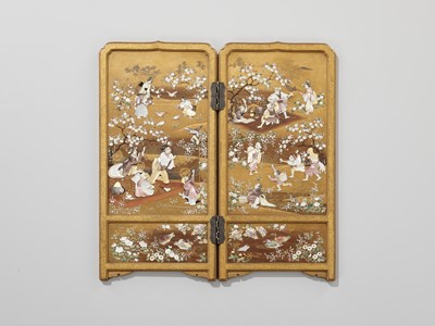 Lot 33 - A RARE AND SUPERB SHIBAYAMA-STYLE INLAID GOLD LACQUER TABLE SCREEN WITH KYOSAI’S ANIMAL CIRCUS