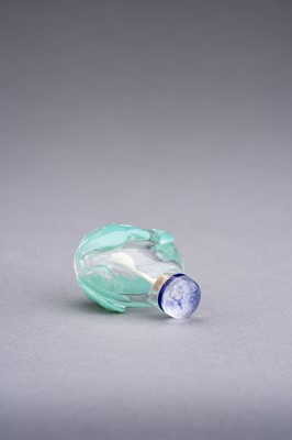 Lot 468 - A TURQUOISE OVERLAY GLASS ‘RATS’ SNUFF BOTTLE, c. 1920s