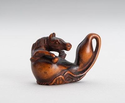 Lot 1486 - A SMALL SIGNED BOXWOOD NETSUKE OF CHOKARO’S HORSE IN A GOURD