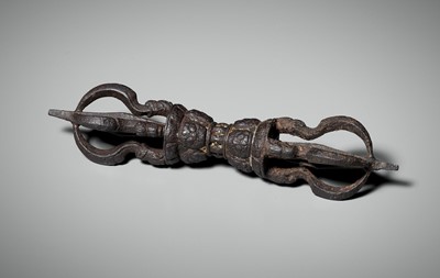 Lot 546 - A GOLD AND SILVER DAMASCENED IRON VAJRA, TIBET, 12TH CENTURY
