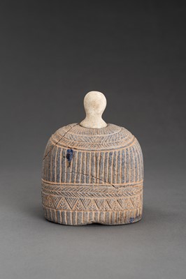 Lot 1604 - A BACTRIAN LAPIS LAZULI SEATED FEMALE FIGURE