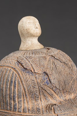 Lot 1604 - A BACTRIAN LAPIS LAZULI SEATED FEMALE FIGURE