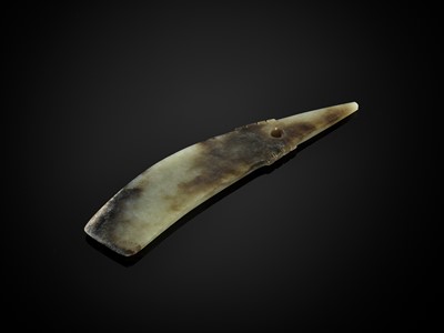 Lot 793 - A CELADON AND RUSSET QI JADE BLADE, QIJIA CULTURE