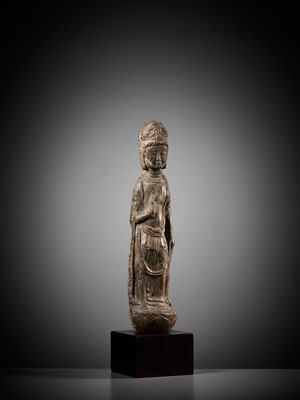 Lot 57 - A RARE AND IMPORTANT LIMESTONE FIGURE OF A BODHISATTVA, LONGMEN GROTTOES, NORTHERN WEI DYNASTY