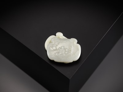 Lot 331 - A WHITE JADE ‘ZHANG QIAN’ COVER OF A BOX, CHINA, 18TH CENTURY