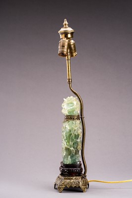 Lot 738 - A QING DYNASTY CHRYSOPRASE LIDDED VASE AS LAMP BASE