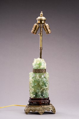Lot 738 - A QING DYNASTY CHRYSOPRASE LIDDED VASE AS LAMP BASE