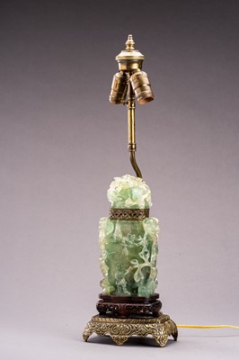 Lot 738 - A QING DYNASTY CHRYSOPRASE LIDDED VASE AS LAMP BASE