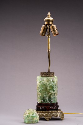 Lot 738 - A QING DYNASTY CHRYSOPRASE LIDDED VASE AS LAMP BASE