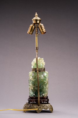 Lot 738 - A QING DYNASTY CHRYSOPRASE LIDDED VASE AS LAMP BASE