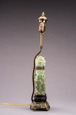 Lot 738 - A QING DYNASTY CHRYSOPRASE LIDDED VASE AS LAMP BASE