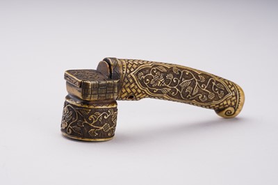 Lot 1653 - A MINIATURE HORN YATATE WITH SCROLLING VINES, MEIJI