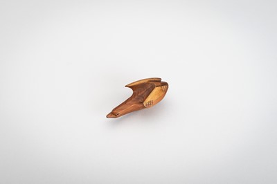 Lot 1512 - SUKETOMO: A HIDA SCHOOL ITTOBORI WOOD NETSUKE OF A BIRD