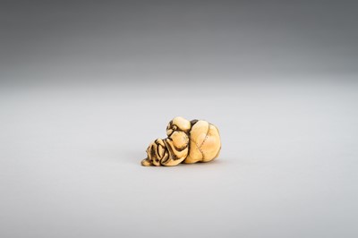Lot 374 - AN IVORY NETSUKE OF HOTEI WITH HIS TREASURE BAG