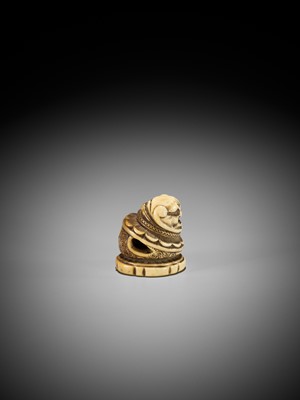 Lot 191 - A RARE IVORY ‘SILK SEAL’ TYPE NETSUKE OF A FOREIGNER