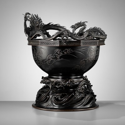 Lot 57 - HIDEMITSU: A LARGE AND IMPRESSIVE BRONZE BOWL WITH TWO DRAGONS