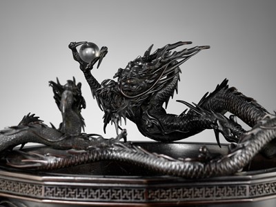 Lot 107 - HIDEMITSU: A LARGE AND IMPRESSIVE BRONZE BOWL WITH TWO DRAGONS