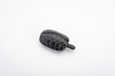 Lot 362 - A WOOD NETSUKE OF A TORTOISE