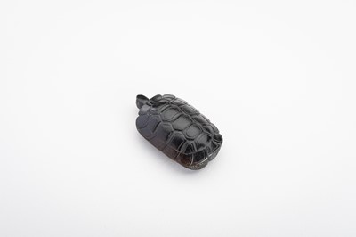 Lot 362 - A WOOD NETSUKE OF A TORTOISE