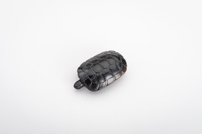 Lot 362 - A WOOD NETSUKE OF A TORTOISE