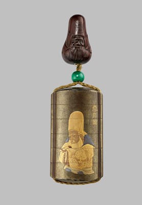 Lot 187 - SORYUSAI: A FINE GOLD LACQUER FIVE-CASE INRO DEPICTING JUROJIN AND MINOGAME, WITH EN SUITE NETSUKE