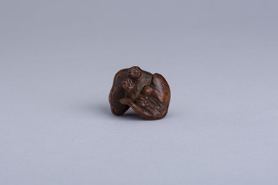 Lot 333 - MASANAO: A WOOD NETSUKE OF A SNARLING TIGER, EDO PERIOD