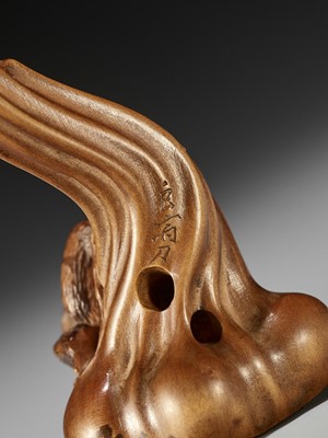 Lot 29 - RYOSAI: A SUPERB WOOD OF A FROG ON A LOTUS POD