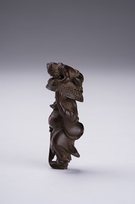 Lot 398 - A BOXWOOD NETSUKE OF SHOKI AND ONI