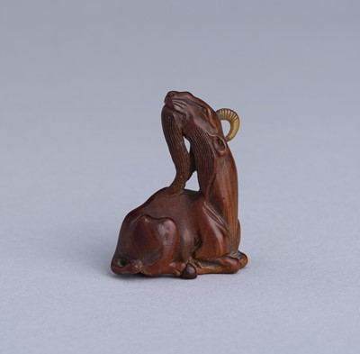 Lot 866 - A WOOD NETSUKE OF A SINIU, MEIJI