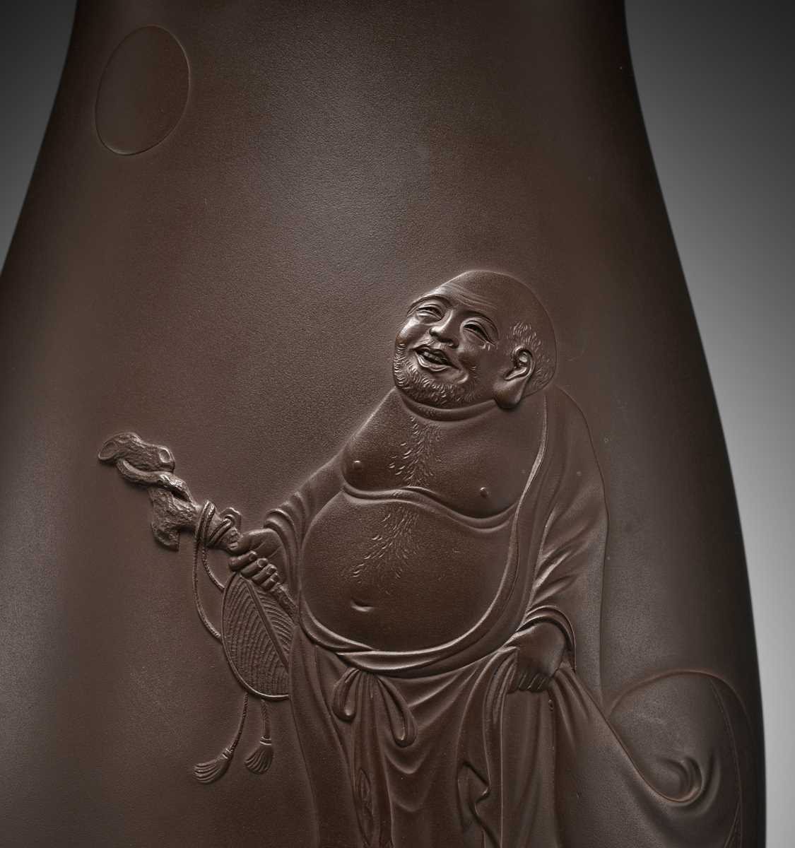 Lot 60 - TANETOSHI: A FINE BRONZE VASE DEPICTING HOTEI GAZING AT THE FULL MOON