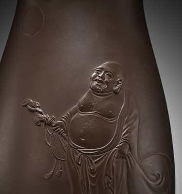 Lot 78 - TANETOSHI: A FINE BRONZE VASE DEPICTING HOTEI GAZING AT THE FULL MOON