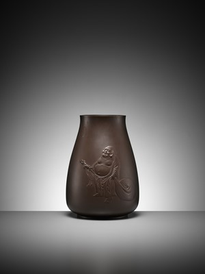 Lot 60 - TANETOSHI: A FINE BRONZE VASE DEPICTING HOTEI GAZING AT THE FULL MOON