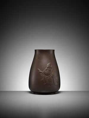 Lot 60 - TANETOSHI: A FINE BRONZE VASE DEPICTING HOTEI GAZING AT THE FULL MOON