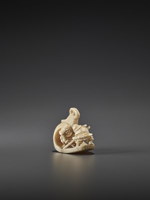 Lot 1502 - AN IVORY NETSUKE OF TWO SAMURAI FIGHTING IN A STIRRUP
