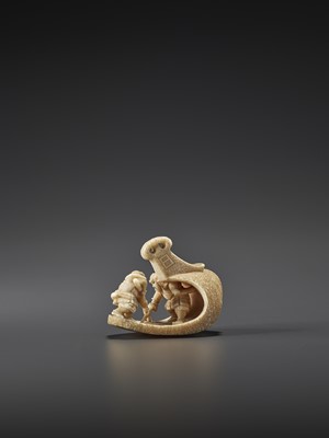 Lot 1502 - AN IVORY NETSUKE OF TWO SAMURAI FIGHTING IN A STIRRUP