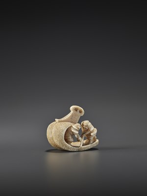 Lot 1502 - AN IVORY NETSUKE OF TWO SAMURAI FIGHTING IN A STIRRUP